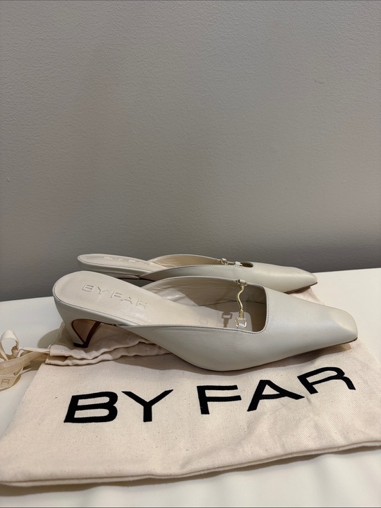 BY FAR Shoes - BY FAR Ivory Pointed-Toe Leather Kitten Heel Mules